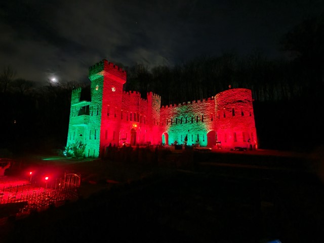 Loveland Castle Lighting Demo Hunter/FX Luminaire - Adam Cornish 2020.11.19 red & green