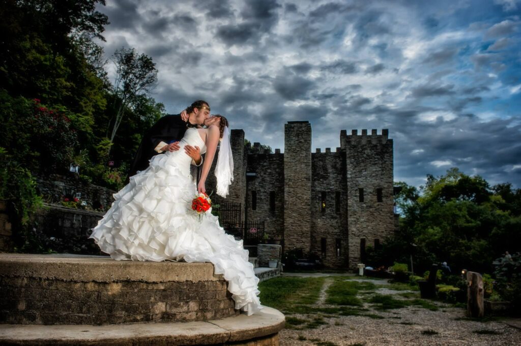 Justin & Robyn - Loveland Castle - Jason Lykons Photography